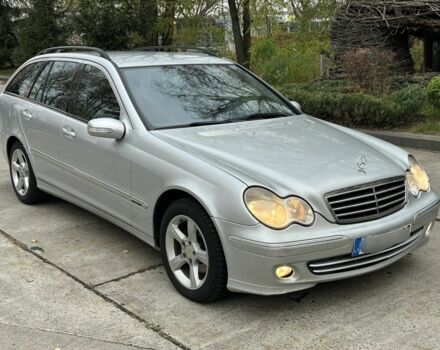 Серый Мерседес Ц-Класс, объемом двигателя 2.2 л и пробегом 280 тыс. км за 3600 $, фото 3 на Automoto.ua