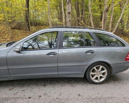 Серый Мерседес Ц-Класс, объемом двигателя 2.2 л и пробегом 324 тыс. км за 2750 $, фото 6 на Automoto.ua