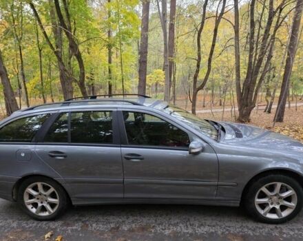 Серый Мерседес Ц-Класс, объемом двигателя 2.2 л и пробегом 324 тыс. км за 2750 $, фото 7 на Automoto.ua