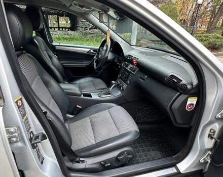 Серый Мерседес Ц-Класс, объемом двигателя 2.2 л и пробегом 280 тыс. км за 3600 $, фото 12 на Automoto.ua