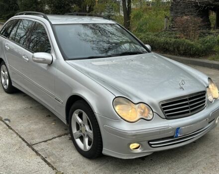 Серый Мерседес Ц-Класс, объемом двигателя 2.2 л и пробегом 280 тыс. км за 3600 $, фото 2 на Automoto.ua