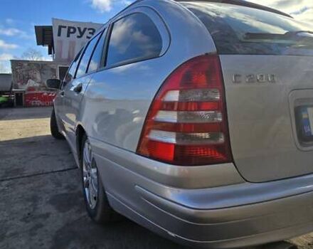 Серый Мерседес Ц-Класс, объемом двигателя 2.15 л и пробегом 310 тыс. км за 5000 $, фото 6 на Automoto.ua