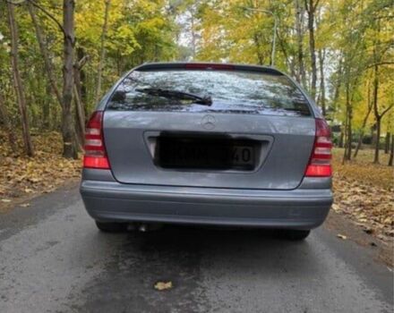 Серый Мерседес Ц-Класс, объемом двигателя 2.2 л и пробегом 324 тыс. км за 2750 $, фото 2 на Automoto.ua