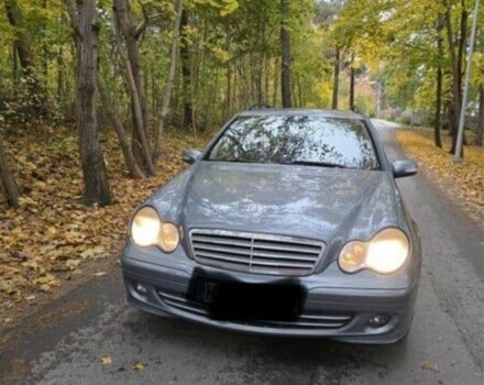 Серый Мерседес Ц-Класс, объемом двигателя 2.2 л и пробегом 324 тыс. км за 2750 $, фото 1 на Automoto.ua