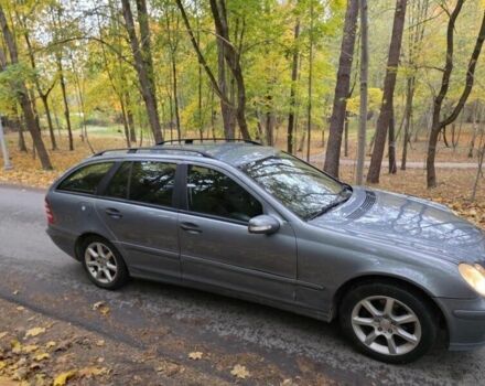 Серый Мерседес Ц-Класс, объемом двигателя 2.2 л и пробегом 324 тыс. км за 2750 $, фото 5 на Automoto.ua