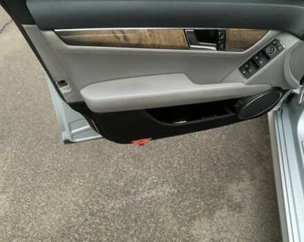 Серый Мерседес Ц-Класс, объемом двигателя 2.1 л и пробегом 294 тыс. км за 9100 $, фото 11 на Automoto.ua