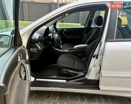 Сірий Мерседес Ц-Клас, об'ємом двигуна 2.1 л та пробігом 236 тис. км за 6400 $, фото 31 на Automoto.ua