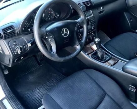 Серый Мерседес Ц-Класс, объемом двигателя 2.2 л и пробегом 250 тыс. км за 6500 $, фото 7 на Automoto.ua