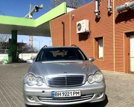 Серый Мерседес Ц-Класс, объемом двигателя 2.2 л и пробегом 250 тыс. км за 6500 $, фото 1 на Automoto.ua