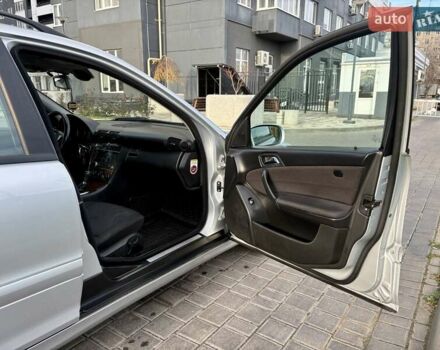 Сірий Мерседес Ц-Клас, об'ємом двигуна 2.1 л та пробігом 236 тис. км за 6400 $, фото 41 на Automoto.ua