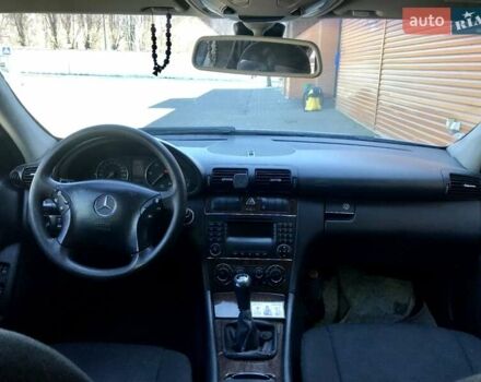 Серый Мерседес Ц-Класс, объемом двигателя 2.2 л и пробегом 250 тыс. км за 6500 $, фото 6 на Automoto.ua