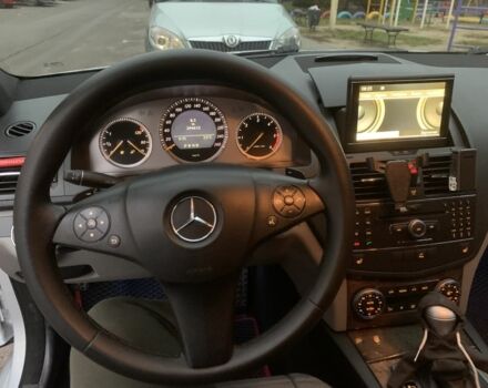 Серый Мерседес Ц-Класс, объемом двигателя 2.1 л и пробегом 294 тыс. км за 9100 $, фото 13 на Automoto.ua