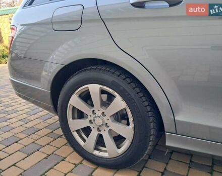 Серый Мерседес Ц-Класс, объемом двигателя 2.2 л и пробегом 357 тыс. км за 8250 $, фото 32 на Automoto.ua