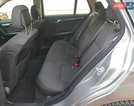 Серый Мерседес Ц-Класс, объемом двигателя 2.2 л и пробегом 357 тыс. км за 8250 $, фото 55 на Automoto.ua