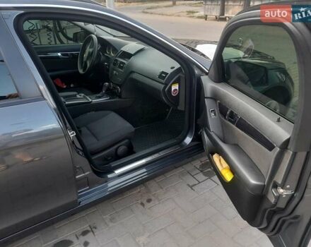Сірий Мерседес Ц-Клас, об'ємом двигуна 2.15 л та пробігом 398 тис. км за 7600 $, фото 8 на Automoto.ua