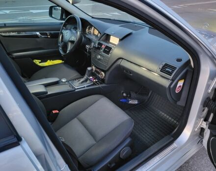 Серый Мерседес Ц-Класс, объемом двигателя 2.1 л и пробегом 410 тыс. км за 8200 $, фото 11 на Automoto.ua