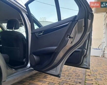 Серый Мерседес Ц-Класс, объемом двигателя 2.2 л и пробегом 357 тыс. км за 8250 $, фото 37 на Automoto.ua