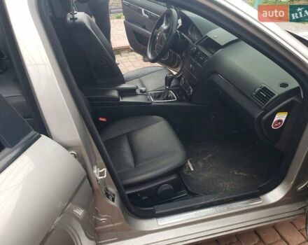 Сірий Мерседес Ц-Клас, об'ємом двигуна 2.15 л та пробігом 250 тис. км за 8500 $, фото 2 на Automoto.ua