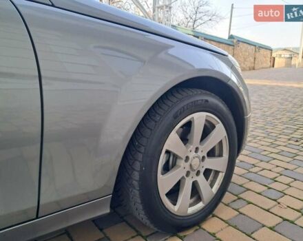 Серый Мерседес Ц-Класс, объемом двигателя 2.2 л и пробегом 357 тыс. км за 8250 $, фото 33 на Automoto.ua