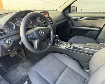 Серый Мерседес Ц-Класс, объемом двигателя 2.5 л и пробегом 315 тыс. км за 7000 $, фото 6 на Automoto.ua