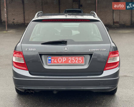 Серый Мерседес Ц-Класс, объемом двигателя 1.8 л и пробегом 244 тыс. км за 7899 $, фото 4 на Automoto.ua