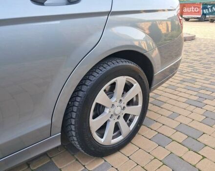 Серый Мерседес Ц-Класс, объемом двигателя 2.2 л и пробегом 357 тыс. км за 8250 $, фото 26 на Automoto.ua