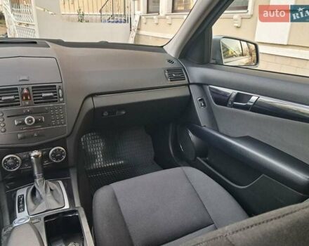 Серый Мерседес Ц-Класс, объемом двигателя 2.2 л и пробегом 357 тыс. км за 8250 $, фото 63 на Automoto.ua