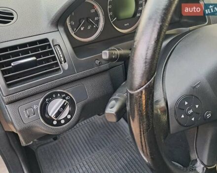 Серый Мерседес Ц-Класс, объемом двигателя 2.2 л и пробегом 357 тыс. км за 8250 $, фото 62 на Automoto.ua