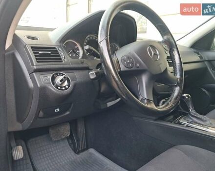 Серый Мерседес Ц-Класс, объемом двигателя 2.2 л и пробегом 357 тыс. км за 8250 $, фото 60 на Automoto.ua