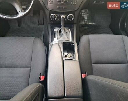 Серый Мерседес Ц-Класс, объемом двигателя 2.2 л и пробегом 357 тыс. км за 8250 $, фото 64 на Automoto.ua