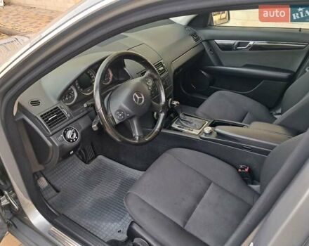 Серый Мерседес Ц-Класс, объемом двигателя 2.2 л и пробегом 357 тыс. км за 8250 $, фото 57 на Automoto.ua