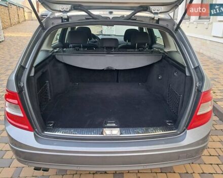 Серый Мерседес Ц-Класс, объемом двигателя 2.2 л и пробегом 357 тыс. км за 8250 $, фото 43 на Automoto.ua