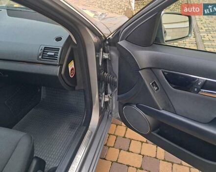 Серый Мерседес Ц-Класс, объемом двигателя 2.2 л и пробегом 357 тыс. км за 8250 $, фото 50 на Automoto.ua