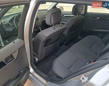 Серый Мерседес Ц-Класс, объемом двигателя 2.2 л и пробегом 357 тыс. км за 8250 $, фото 54 на Automoto.ua