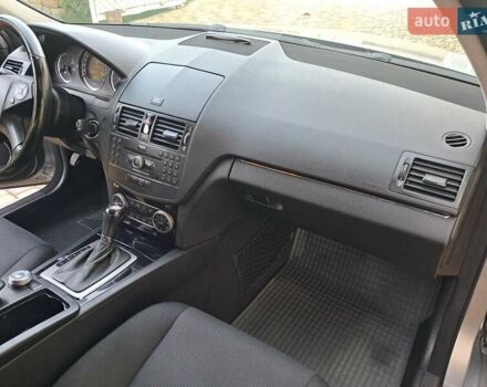 Серый Мерседес Ц-Класс, объемом двигателя 2.2 л и пробегом 357 тыс. км за 8250 $, фото 51 на Automoto.ua