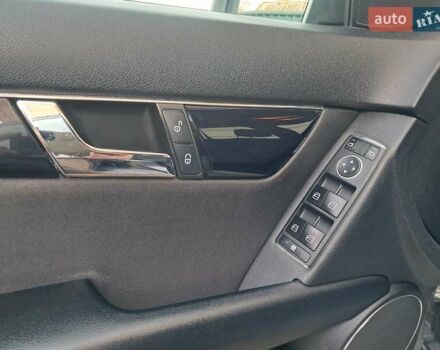 Серый Мерседес Ц-Класс, объемом двигателя 2.2 л и пробегом 357 тыс. км за 8250 $, фото 61 на Automoto.ua