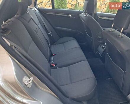 Серый Мерседес Ц-Класс, объемом двигателя 2.2 л и пробегом 357 тыс. км за 8250 $, фото 46 на Automoto.ua