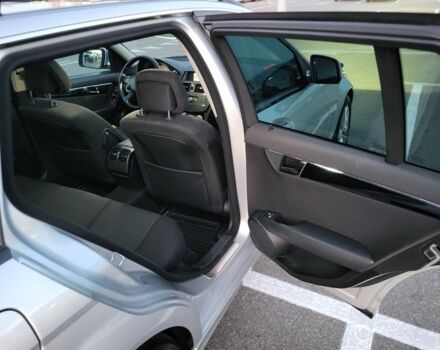 Серый Мерседес Ц-Класс, объемом двигателя 2.1 л и пробегом 410 тыс. км за 8200 $, фото 10 на Automoto.ua