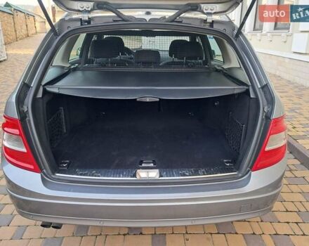 Серый Мерседес Ц-Класс, объемом двигателя 2.2 л и пробегом 357 тыс. км за 8250 $, фото 40 на Automoto.ua