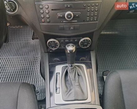 Серый Мерседес Ц-Класс, объемом двигателя 2.2 л и пробегом 357 тыс. км за 8250 $, фото 68 на Automoto.ua