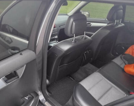 Сірий Мерседес Ц-Клас, об'ємом двигуна 2.14 л та пробігом 280 тис. км за 9000 $, фото 8 на Automoto.ua