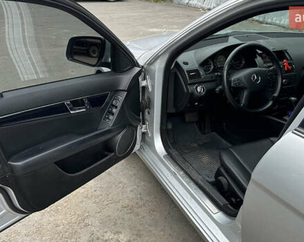 Серый Мерседес Ц-Класс, объемом двигателя 2.15 л и пробегом 333 тыс. км за 7300 $, фото 12 на Automoto.ua