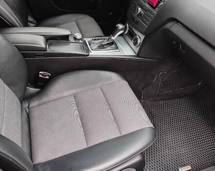 Сірий Мерседес Ц-Клас, об'ємом двигуна 2.14 л та пробігом 280 тис. км за 9000 $, фото 9 на Automoto.ua