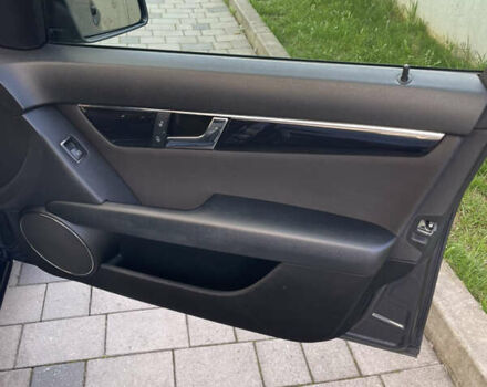 Сірий Мерседес Ц-Клас, об'ємом двигуна 2.15 л та пробігом 430 тис. км за 7700 $, фото 9 на Automoto.ua