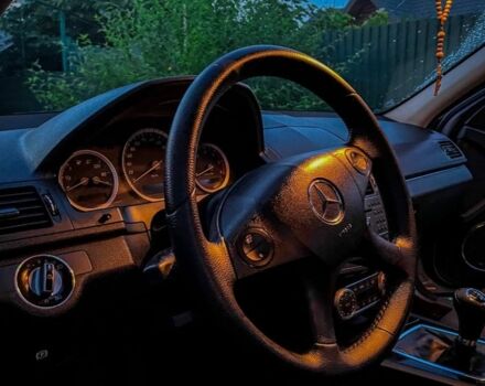 Мерседес Ц-Класс 2009 в Новояворовск на Automoto.ua Серый Мерседес Ц-Класс, объемом двигателя 2.1 л и пробегом 362 тыс. км за 8000 $, фото 5 на Automoto.ua