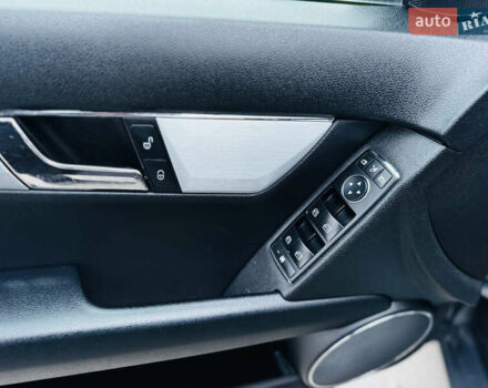 Серый Мерседес Ц-Класс, объемом двигателя 2.2 л и пробегом 304 тыс. км за 8700 $, фото 40 на Automoto.ua