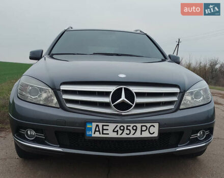 Сірий Мерседес Ц-Клас, об'ємом двигуна 2.14 л та пробігом 280 тис. км за 9000 $, фото 1 на Automoto.ua
