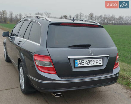 Сірий Мерседес Ц-Клас, об'ємом двигуна 2.14 л та пробігом 280 тис. км за 9000 $, фото 4 на Automoto.ua