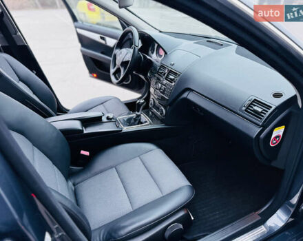 Серый Мерседес Ц-Класс, объемом двигателя 2.2 л и пробегом 304 тыс. км за 8700 $, фото 46 на Automoto.ua