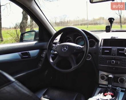 Серый Мерседес Ц-Класс, объемом двигателя 2.2 л и пробегом 250 тыс. км за 10000 $, фото 55 на Automoto.ua